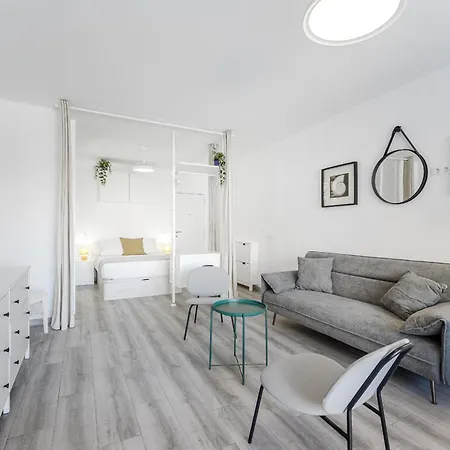 Apartament Estudio, *